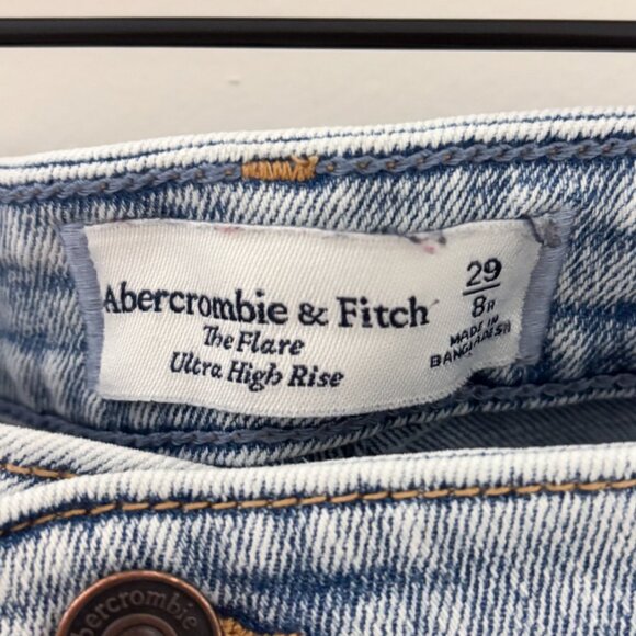 Abercrombie & Fitch The Flare Ultra High Rise Light Wash Jeans Size 29/8 - Picture 3 of 4